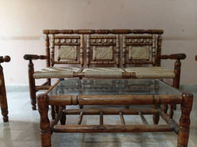 5 SEATER WODDEN SOFA SET, EXCELENT IN CONDITON JUST LIKE NEW.
