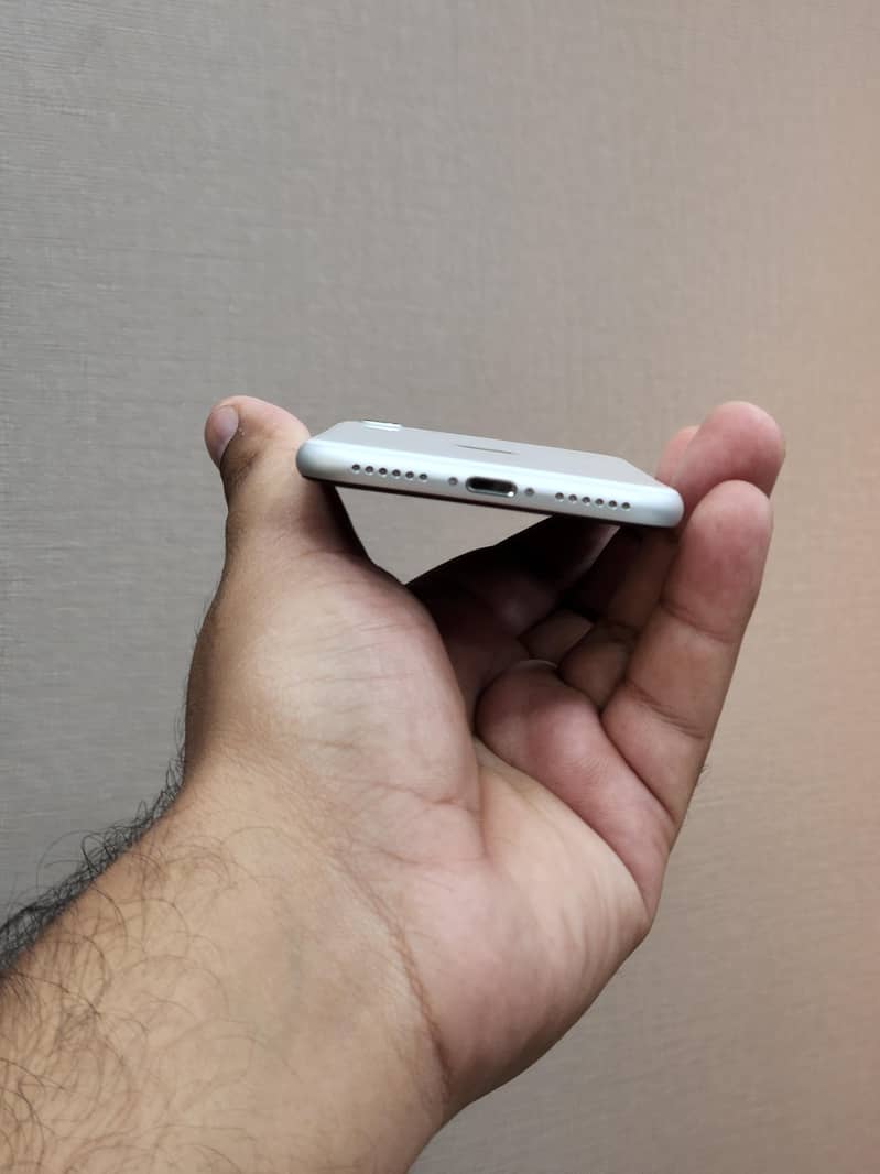 Apple iPhone SE 2020 6