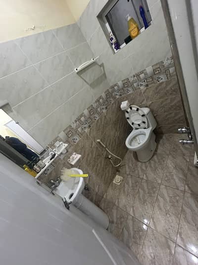 5 marla second upper portion house available for rent.