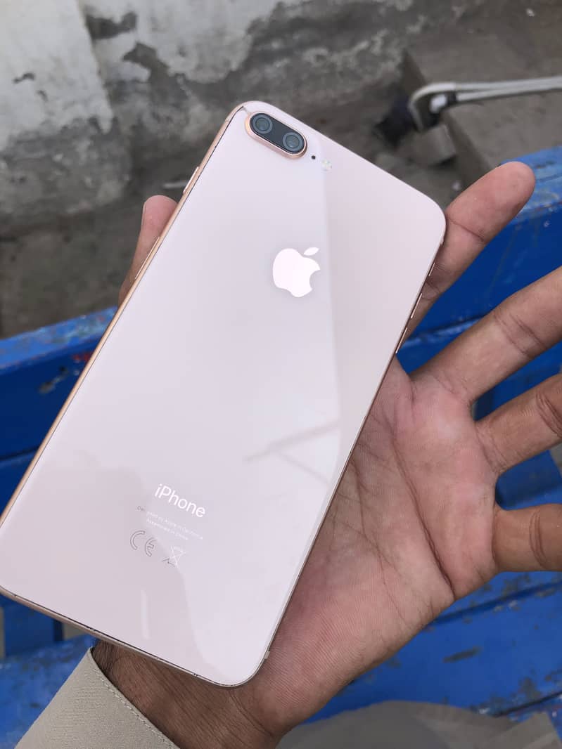 Apple iPhone 8 Plus 0