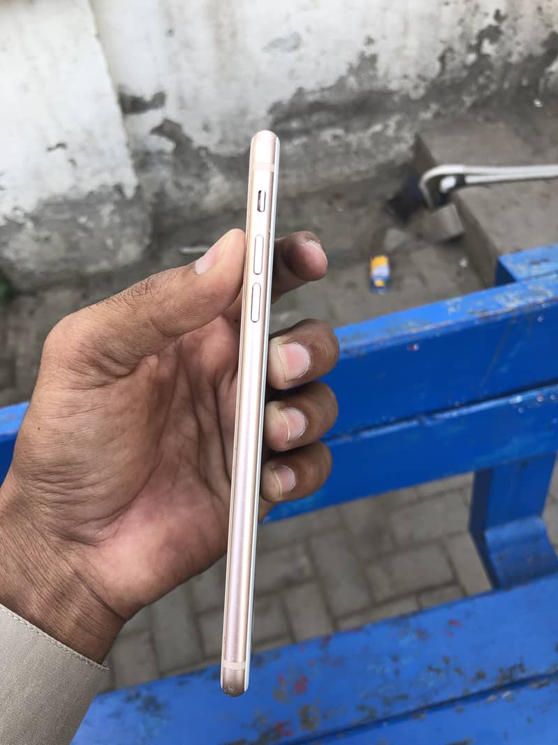 Apple iPhone 8 Plus 1