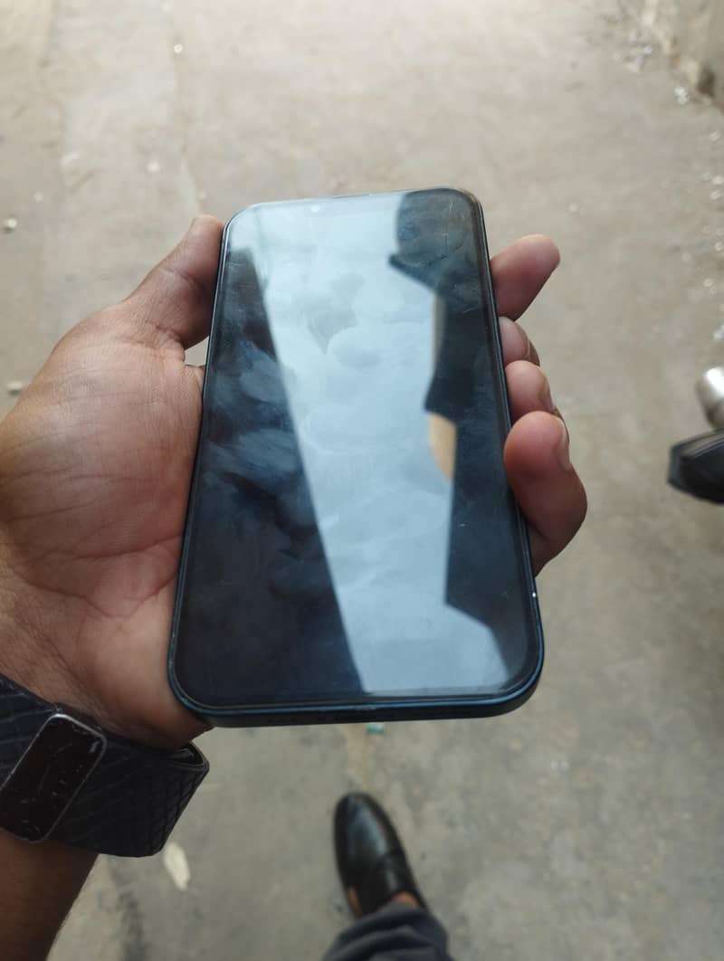 Apple iPhone 13 2