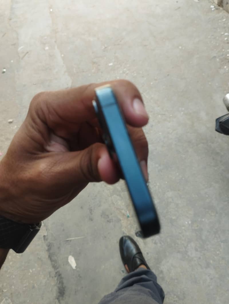 Apple iPhone 13 3
