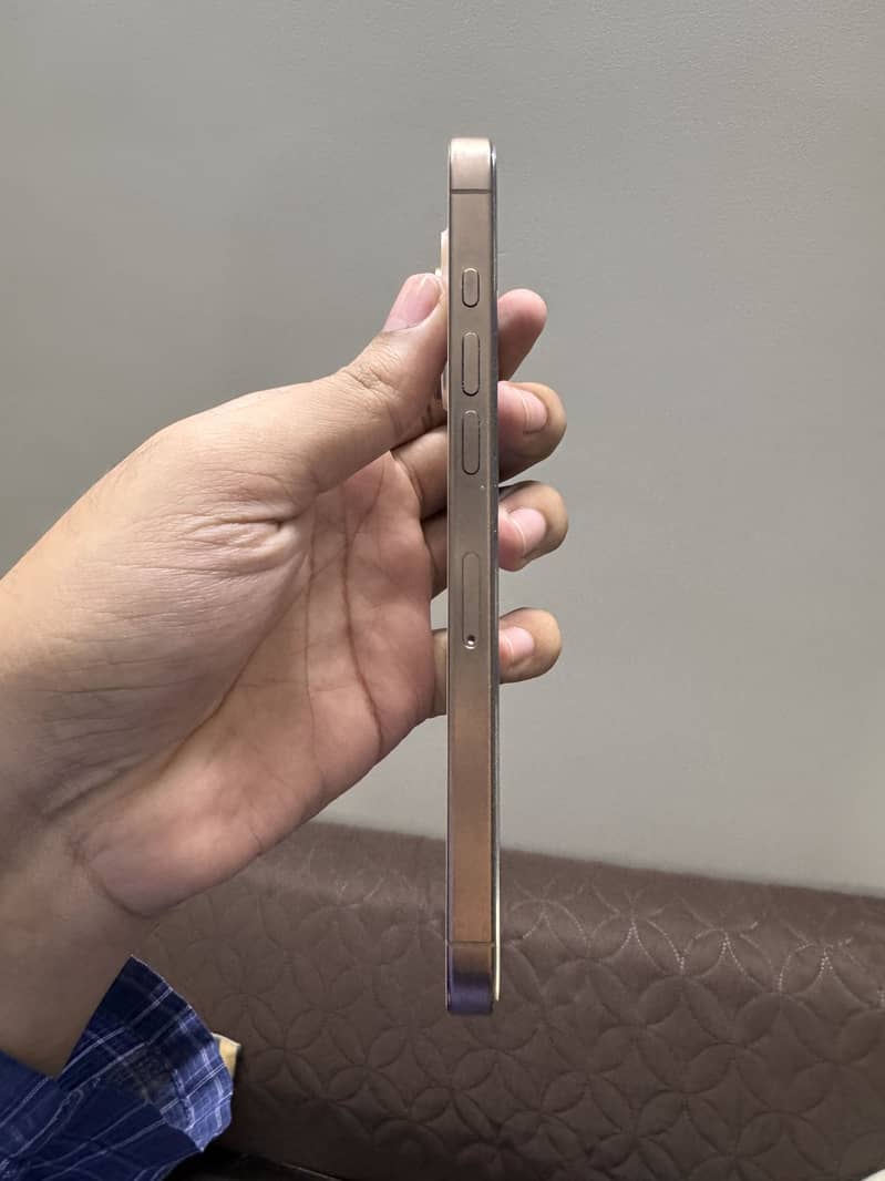 Apple iPhone 16 Pro Max 1