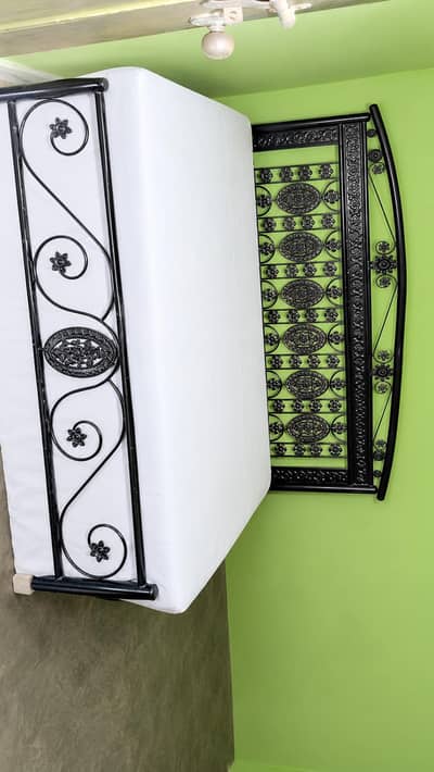2year use ha or bari bed metras k sat new metrs ha