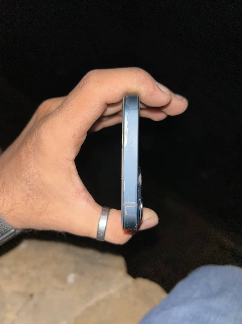 iPhone 13 4
