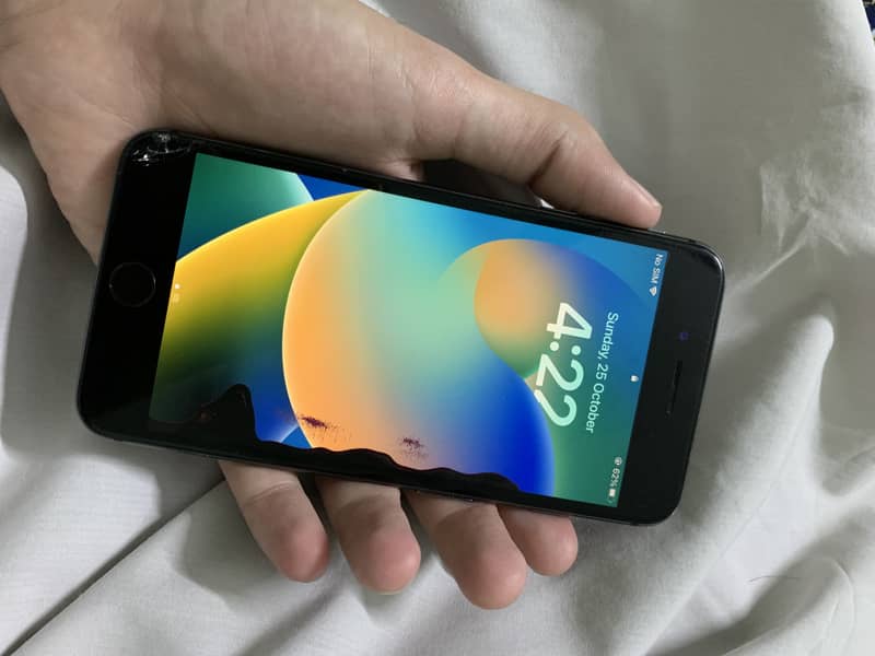 Apple iPhone 8 Plus 1