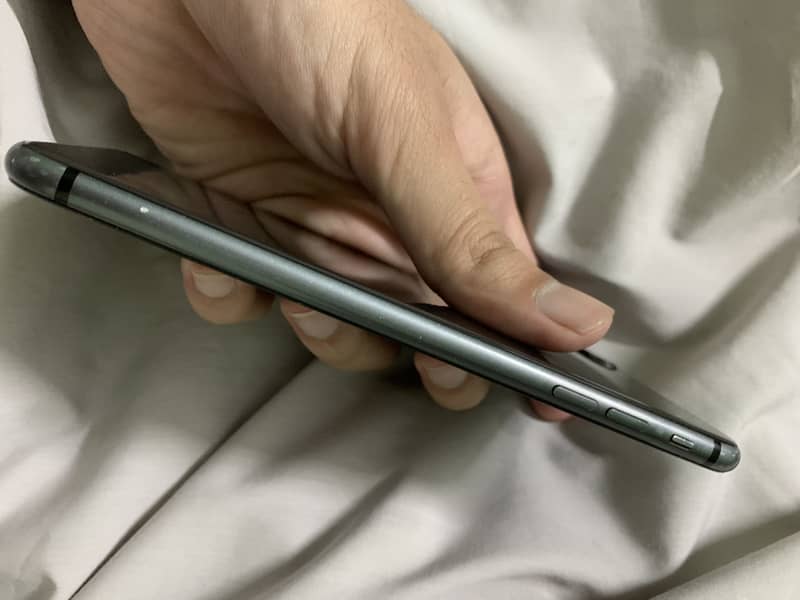 Apple iPhone 8 Plus 3