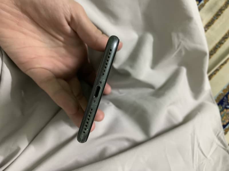 Apple iPhone 8 Plus 4