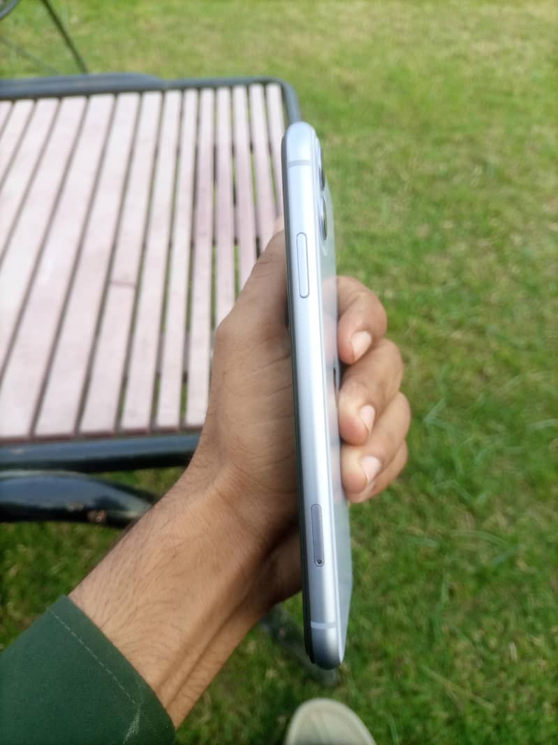 Apple iPhone 11 5