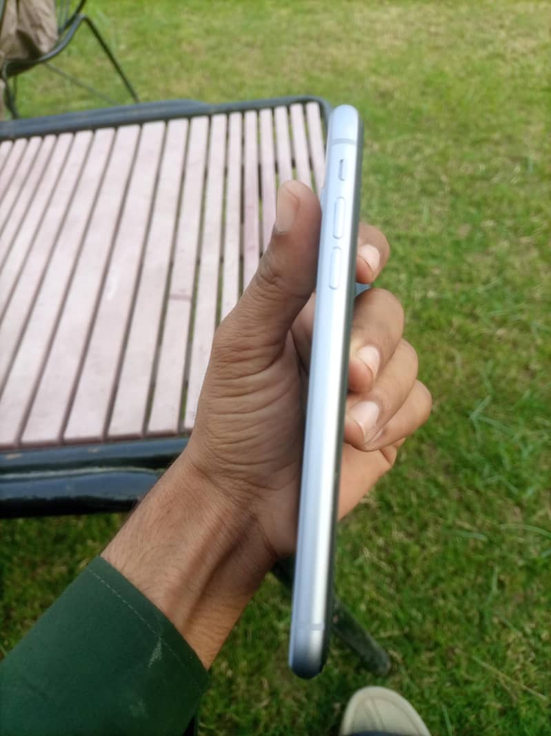 Apple iPhone 11 6