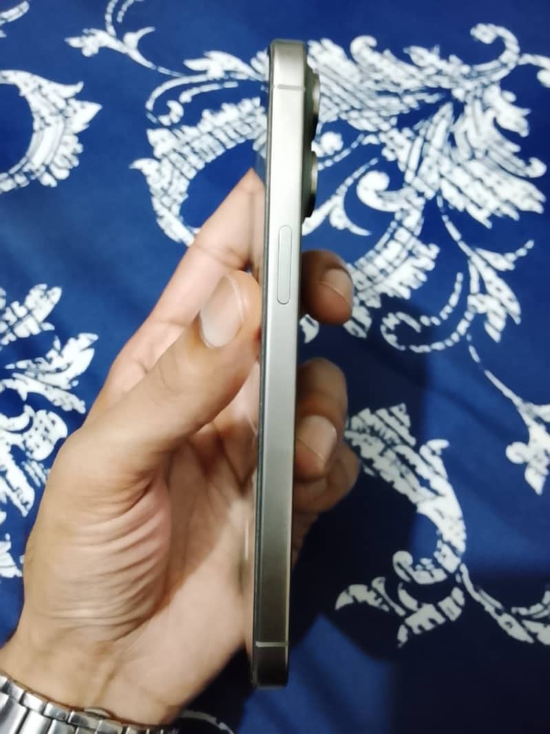 Apple iPhone 15 Pro Max 2