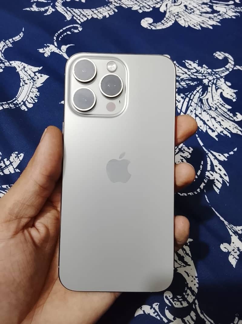 Apple iPhone 15 Pro Max 5