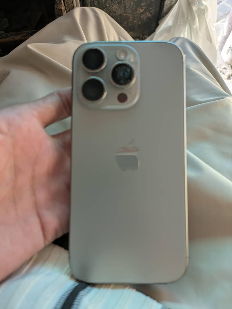Apple iPhone 16 Pro 2
