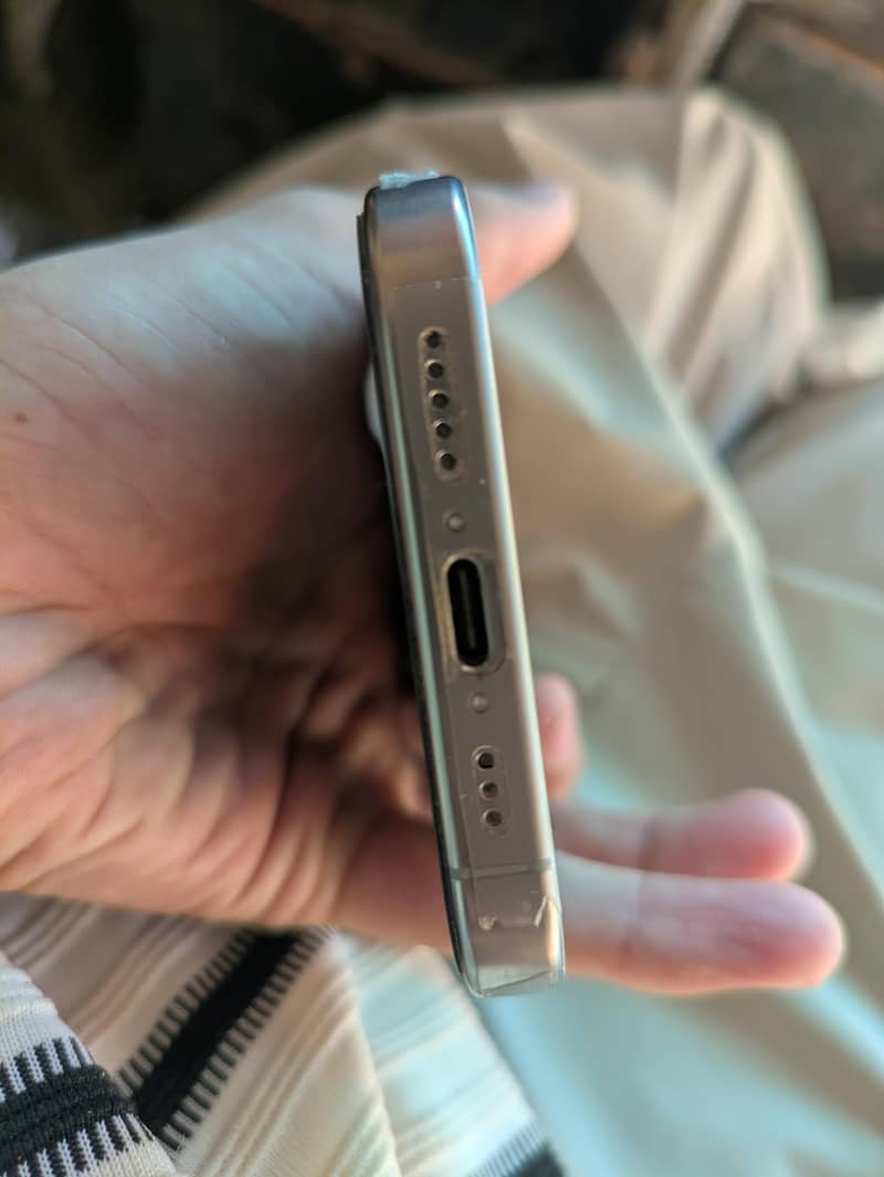 Apple iPhone 16 Pro 5