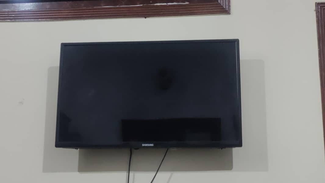 LCD 32 Inch 0
