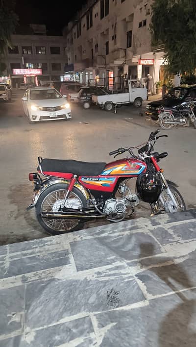 Honda CD70,2026/27 Model, Tanky plastic intact-1250 Km driven