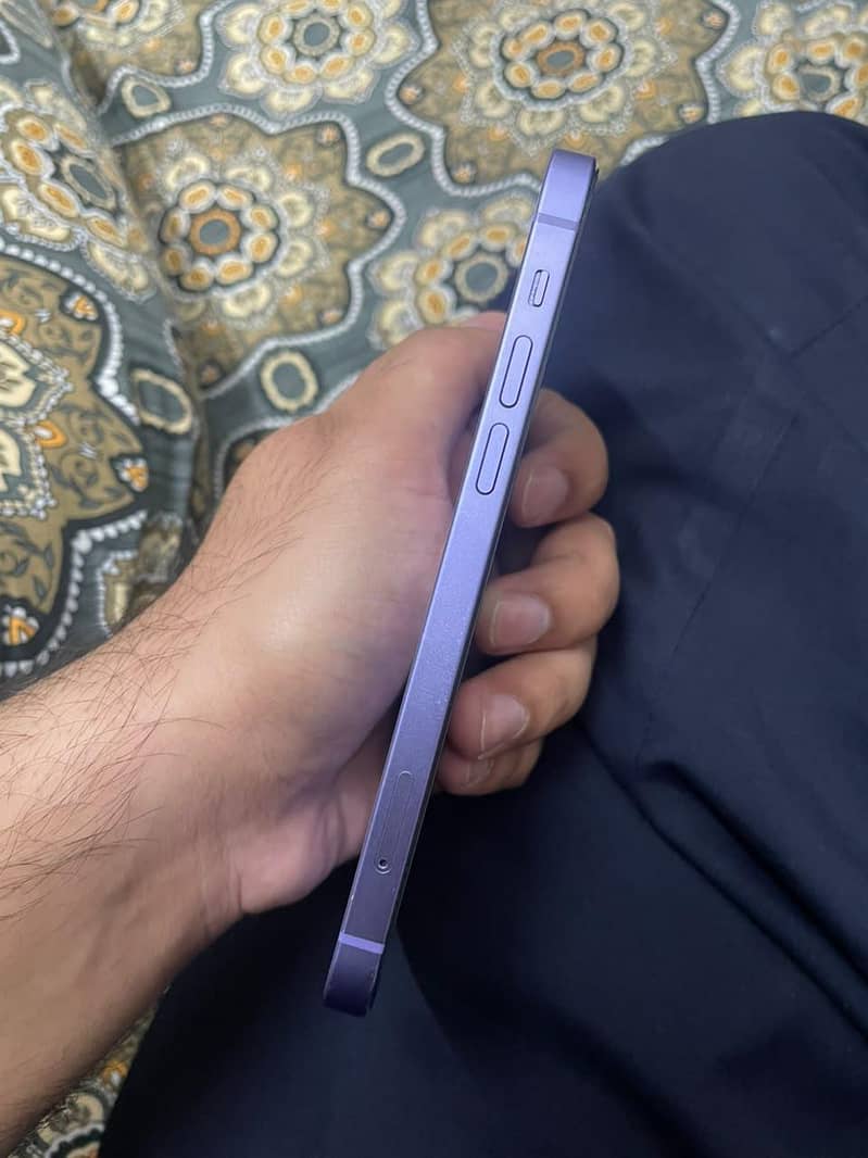 Apple iPhone 12 4