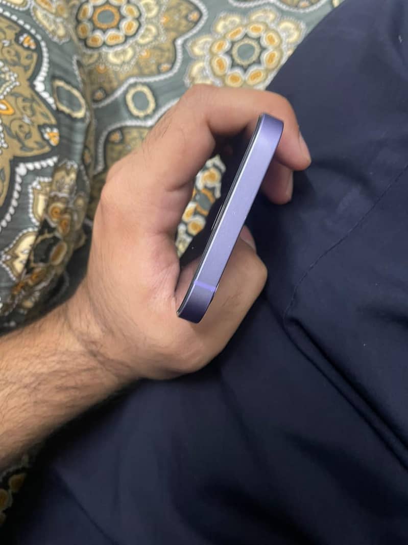 Apple iPhone 12 6
