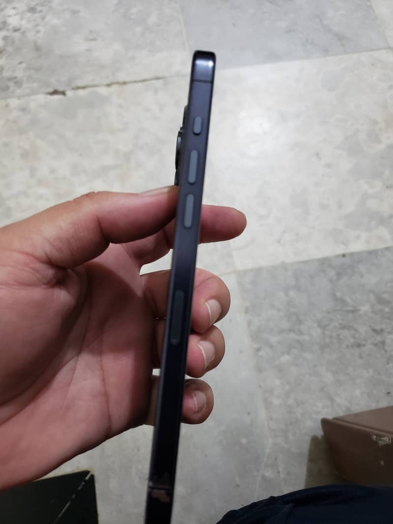 Apple iPhone 15 Pro Max 2