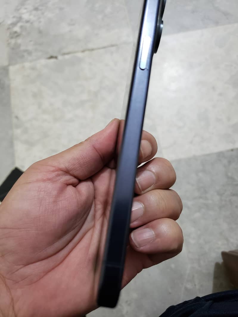 Apple iPhone 15 Pro Max 4