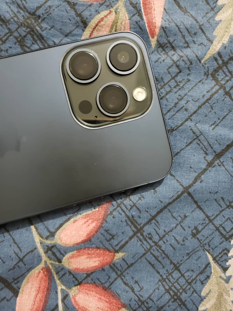 Apple iPhone 15 Pro Max 5