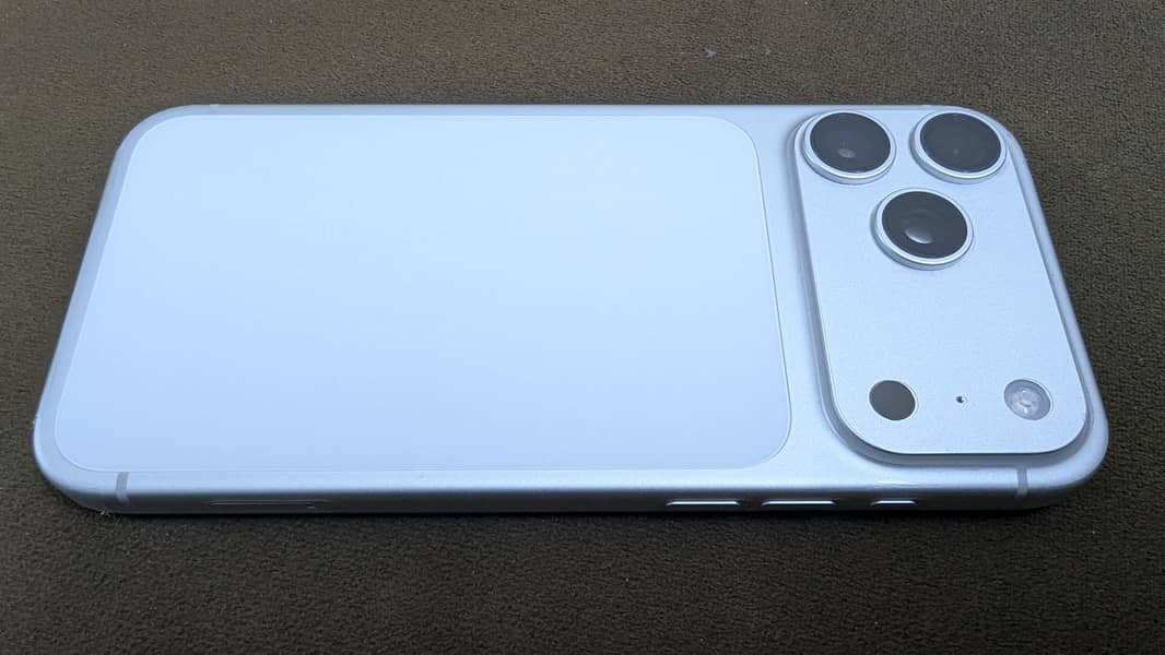 Apple iPhone 17 Pro Max 0