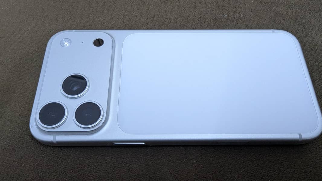 Apple iPhone 17 Pro Max 1
