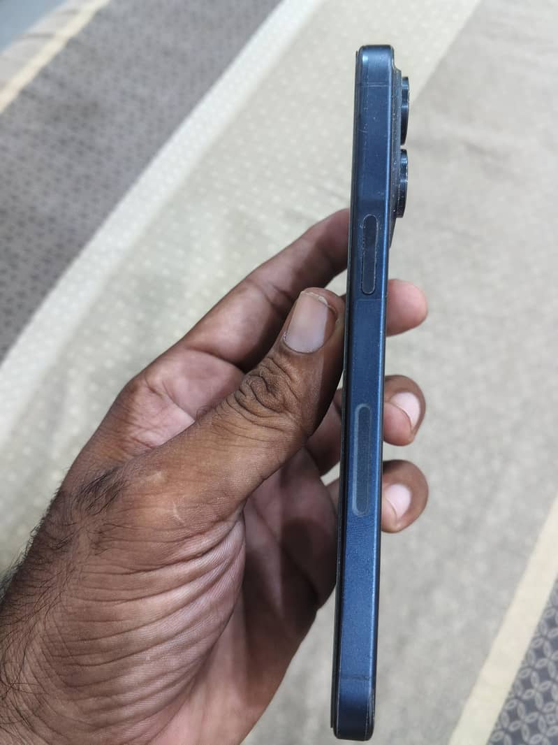 Apple iPhone 15 Pro Max 2