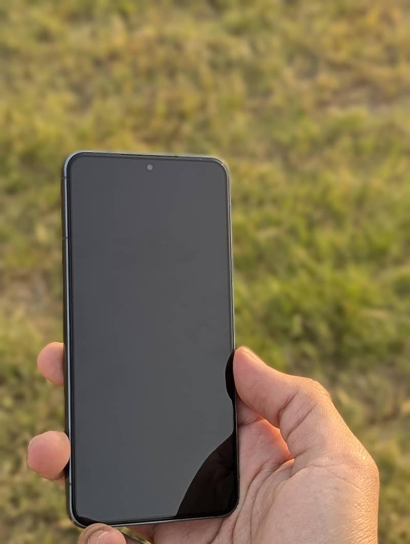 Samsung Mobile S22 1