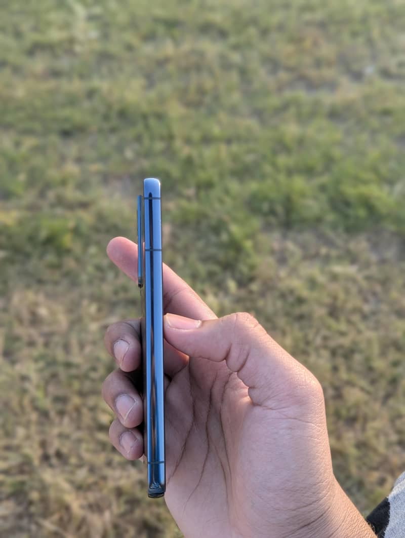 Samsung Mobile S22 2