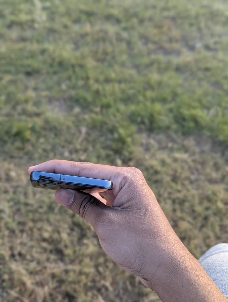 Samsung Mobile S22 5