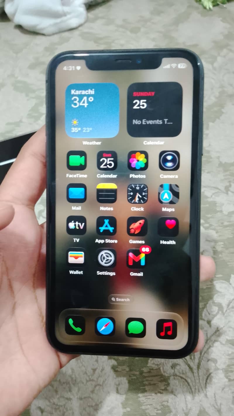 Apple iPhone 11 4