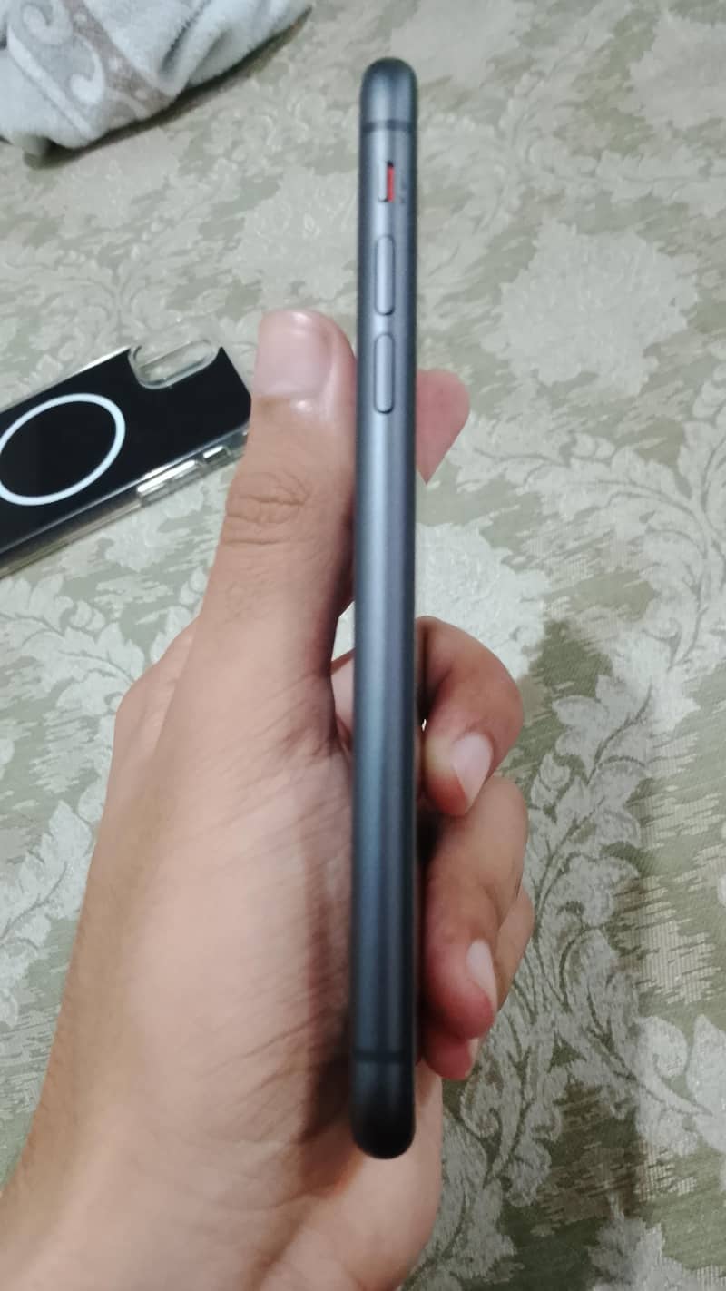 Apple iPhone 11 7