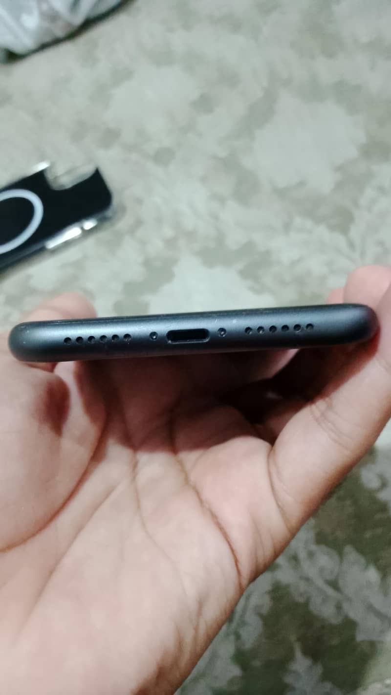 Apple iPhone 11 8