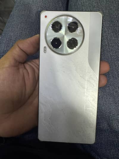 Tecno Camon 30 (8 256)