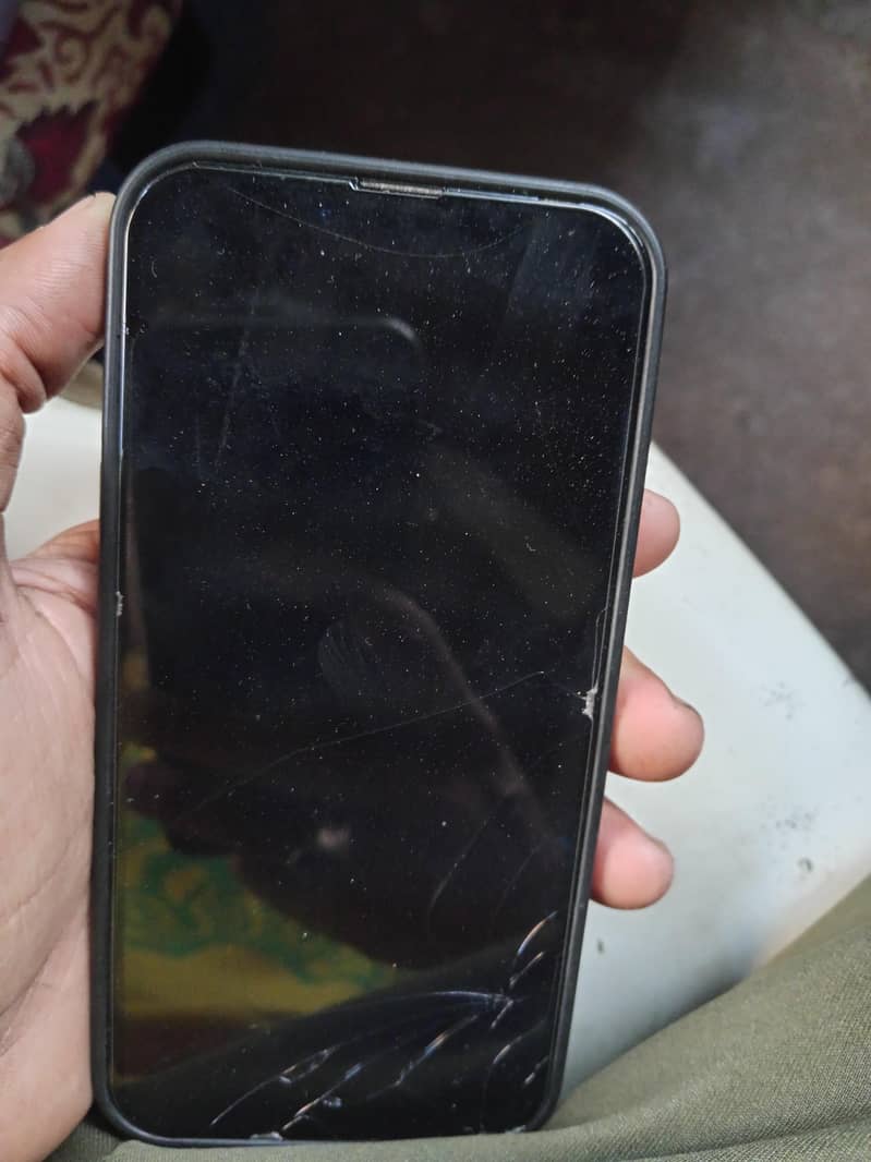 Apple iPhone 13 8