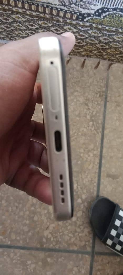 Realme 15T 4