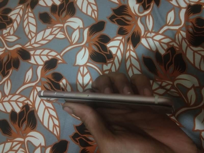 Apple iPhone 6S 1