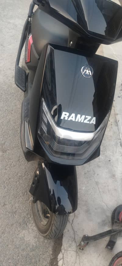 new used just 2 month with supporting wheels