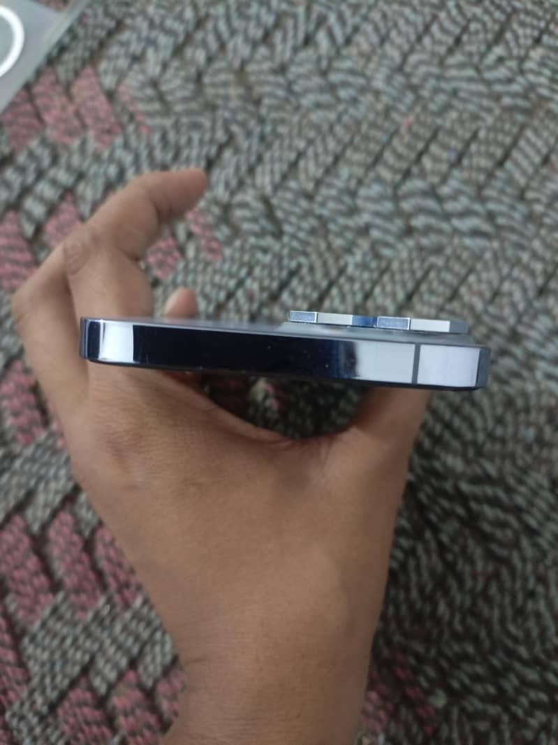 Apple iPhone 13 Pro Max 4