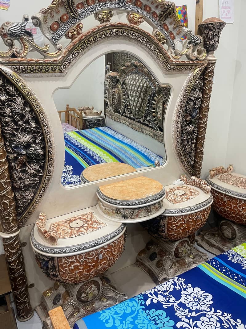 King bed set with dressing 3