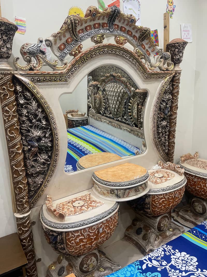 King bed set with dressing 6