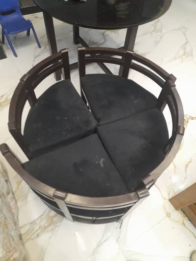 Tabel set in good condition
