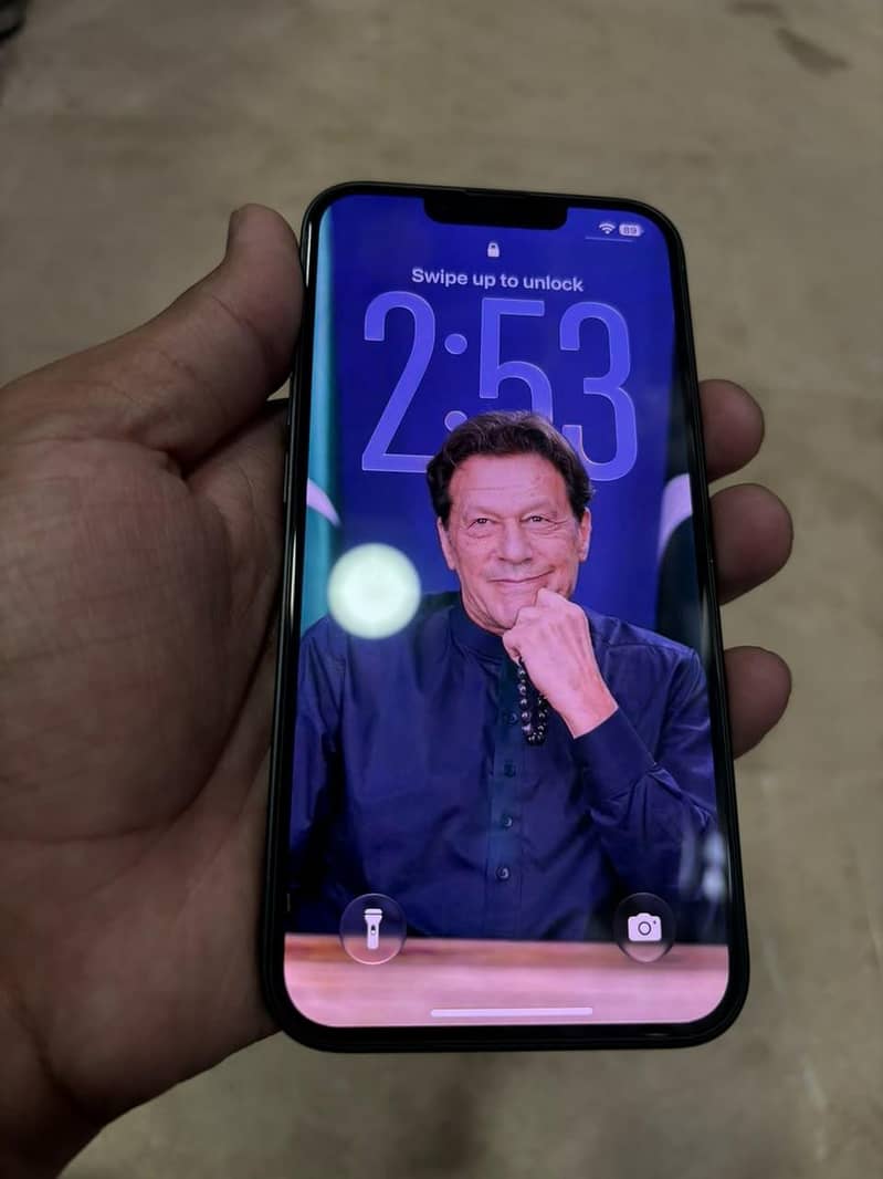 Apple iPhone 16e 0
