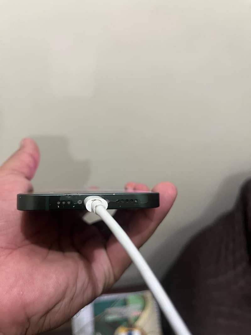 Apple iPhone 13 4