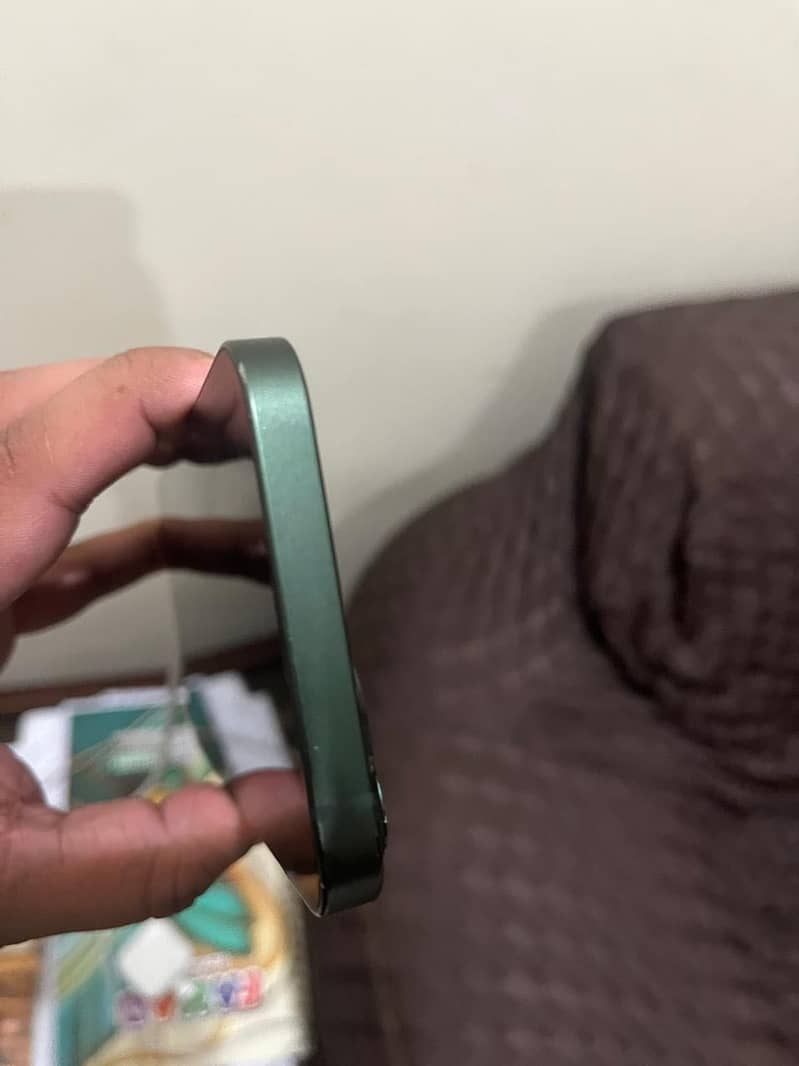 Apple iPhone 13 5
