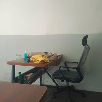 Office chair and table