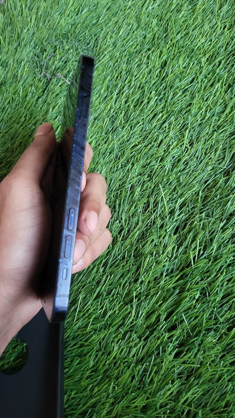 Apple iPhone 12 6