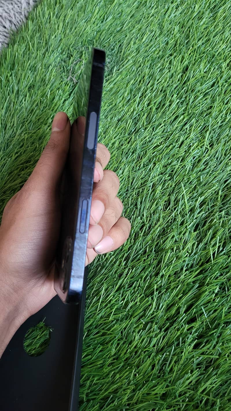Apple iPhone 12 9